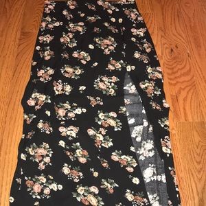 Maxi skirt with slit
